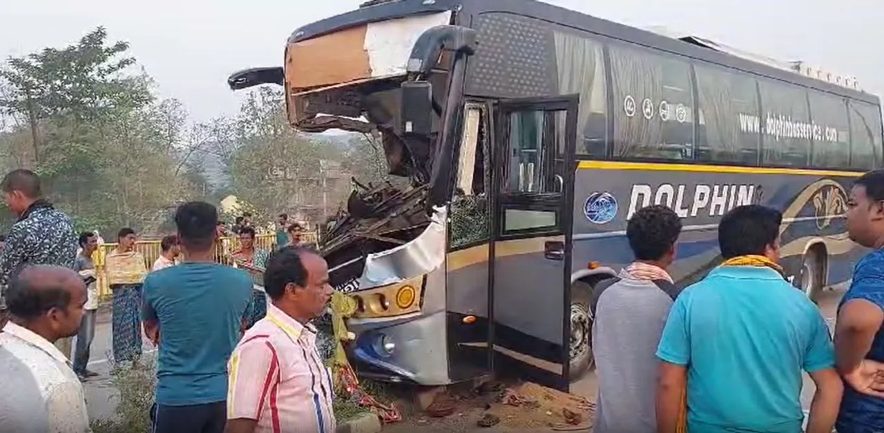  Bus hits truck on NH in Odisha's Angul; driver killed, 20 injured