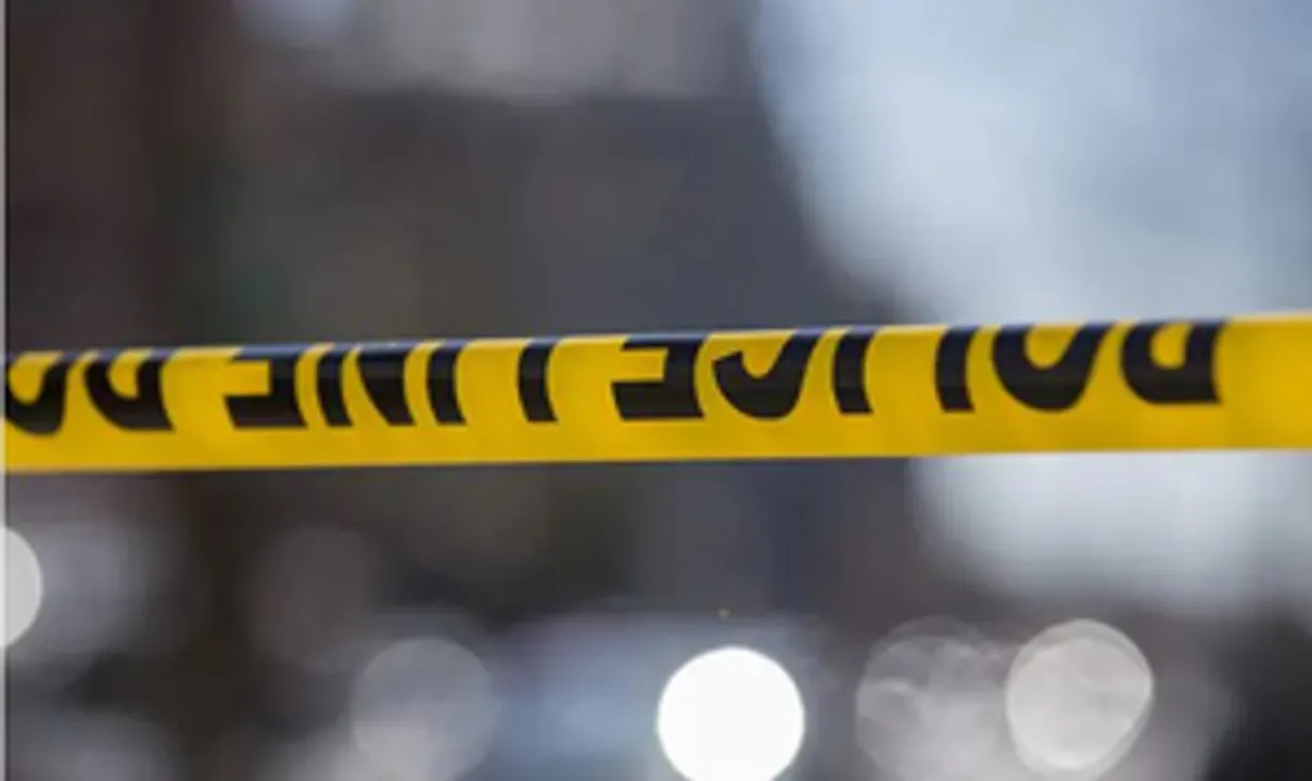  Man shoots two officers in Paris police station