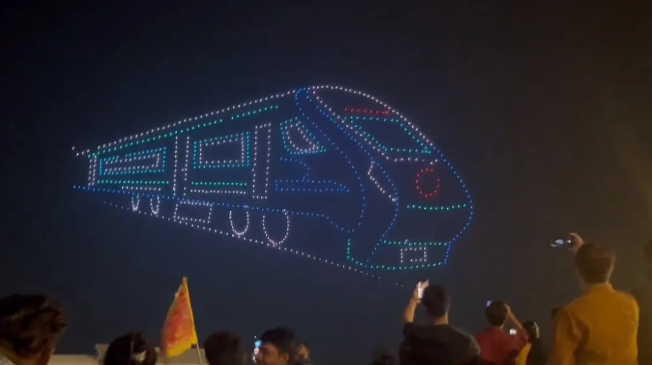  Drone show highlighting Kashi's development wins applause