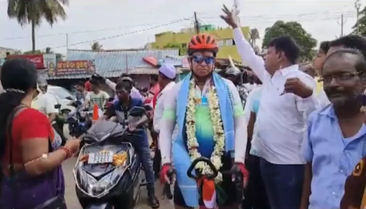  Odisha MLA aspirant rides e-cycle for filing nomination, spreads green message