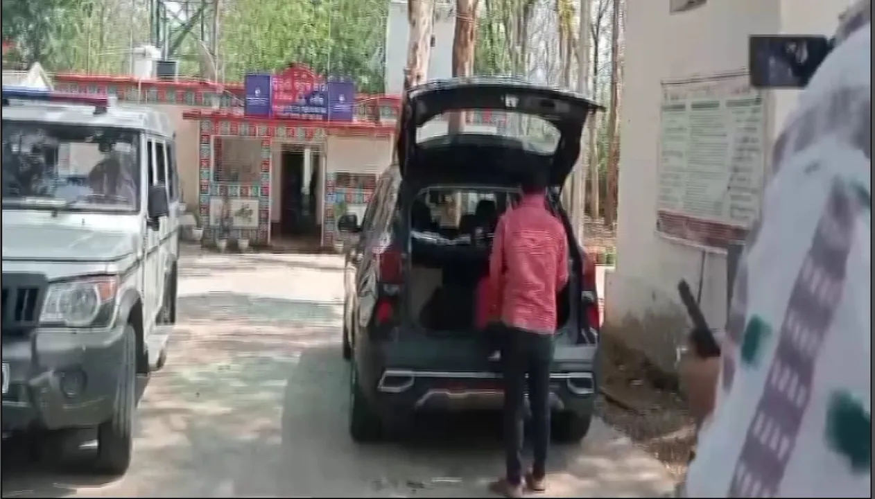  Rs 10 lakh seized from car in Odisha on day of first phase polling; 2 women among 3 held