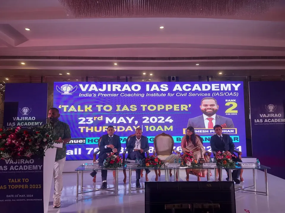 Vajirao IAS Academy hosts 'Talk to IAS Topper'