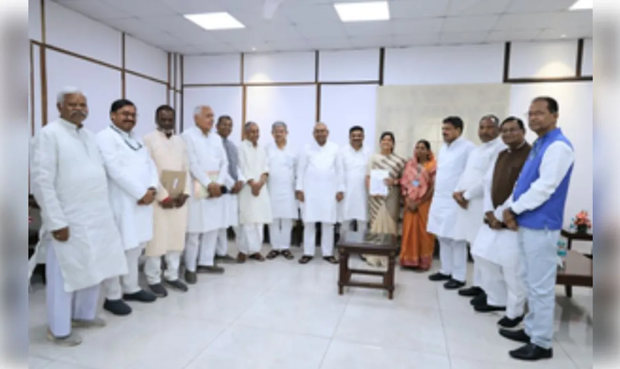  JD(U) assures full support for PM Modi; eyes Railway Ministry, special status for Bihar