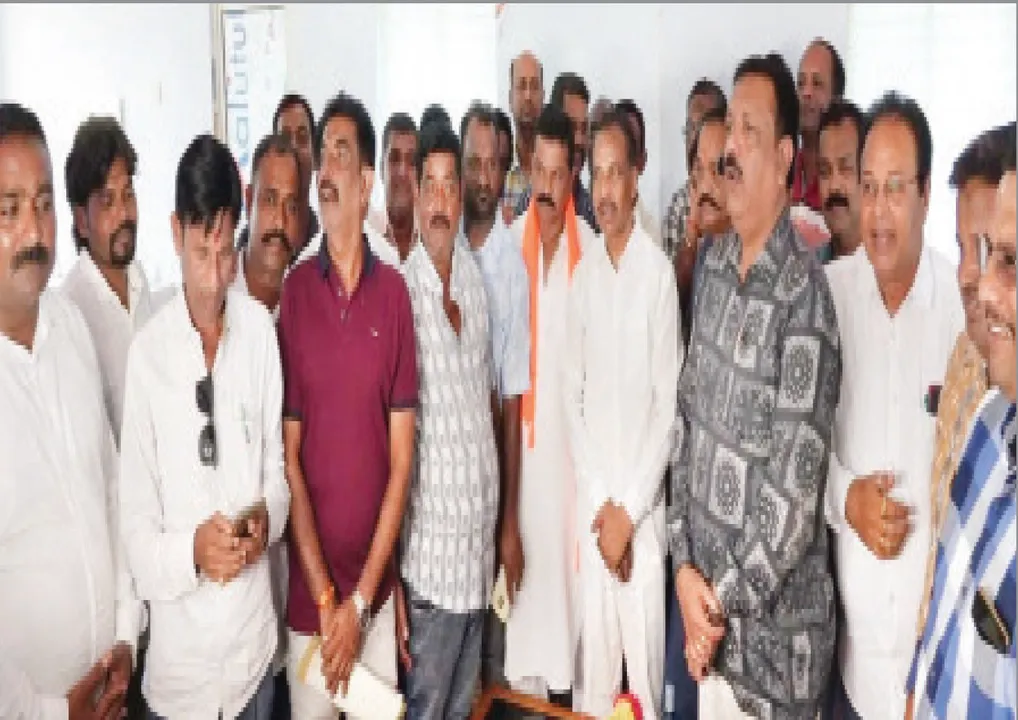  ଲକ୍ଷ୍ମୀ ବସ୍‌ ରୁଟ୍‌କୁ ନେଇ ବିବାଦ: ଘରୋଇ ବସ୍‌ ବନ୍ଦ ଡାକରା ସ୍ଥଗିତ
