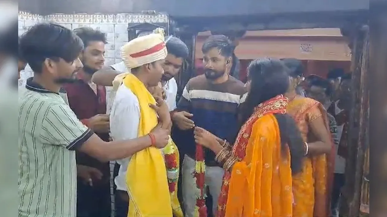  ରେଳବାଇରେ ଚାକିରି ପରେ ପ୍ରେମିକାକୁ ଯୌତୁକ ଦାବି ପ୍ରେମିକଙ୍କୁ ମହଙ୍ଗା ପଡ଼ିଲା