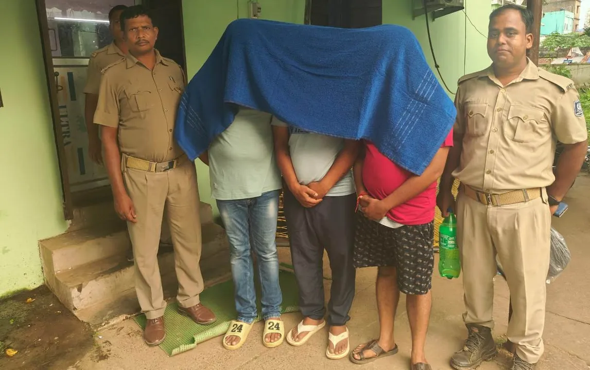  ଯୁବକଙ୍କ କ୍ଷତାକ୍ତ ମୃତଦେହ ଉଦ୍ଧାର ଘଟଣା: ୩ସନ୍ଦିଗ୍ଧଙ୍କୁ କୋର୍ଟ ଚାଲାଣ