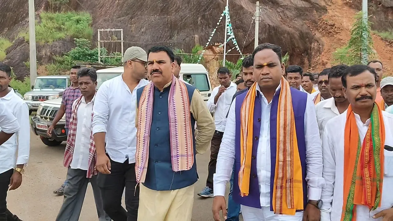  ସ୍ବାଭିମାନ ଅଂଚଳରେ ଛାତ୍ରଛାତ୍ରୀଙ୍କୁ ଧକ୍କା: ଶିକ୍ଷା ପରିସର ନାଁରେ ବଡ଼ଧରଣର ଦୁର୍ନୀତି