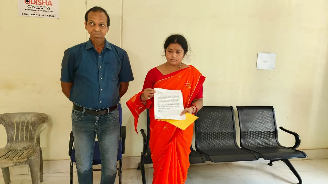  ଯୁବକଙ୍କ କ୍ଷତାକ୍ତ ମୃତଦେହ ଉଦ୍ଧାର ଘଟଣା: ନ୍ୟାୟ ଦାବି କଲେ ଭଉଣୀ