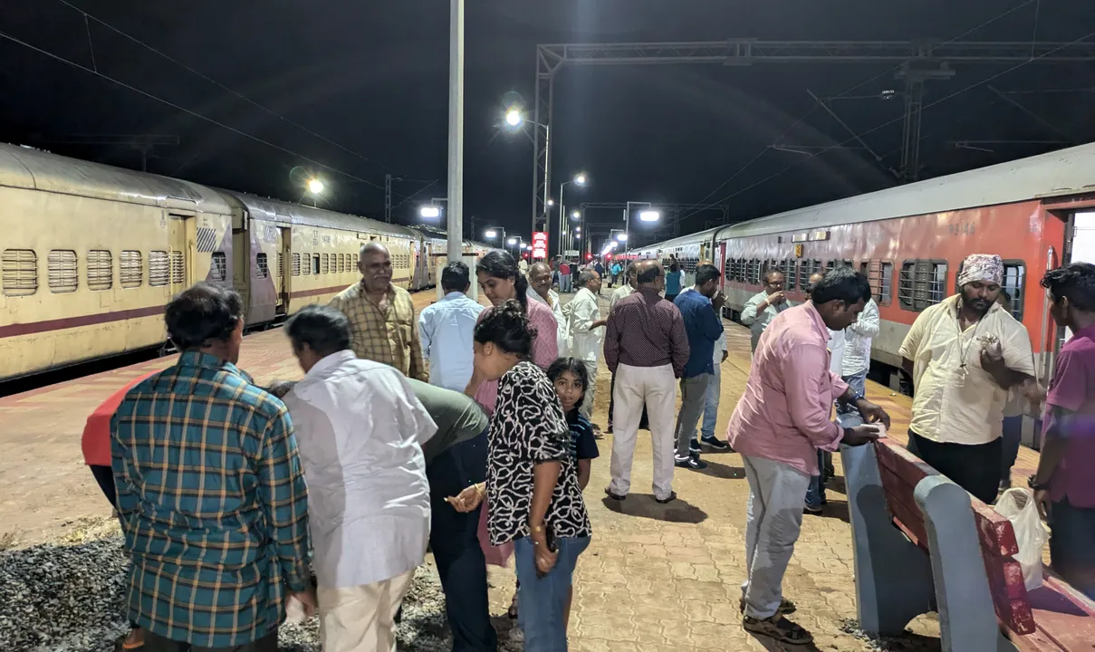  ସମଲେଶ୍ବରୀ ଏକ୍ସପ୍ରେସ୍‌କୁ ୪ ନମ୍ବର ପ୍ଲଟଫର୍ମ ବଦଳରେ ୧ରେ ରଖିବାକୁ ଦାବି