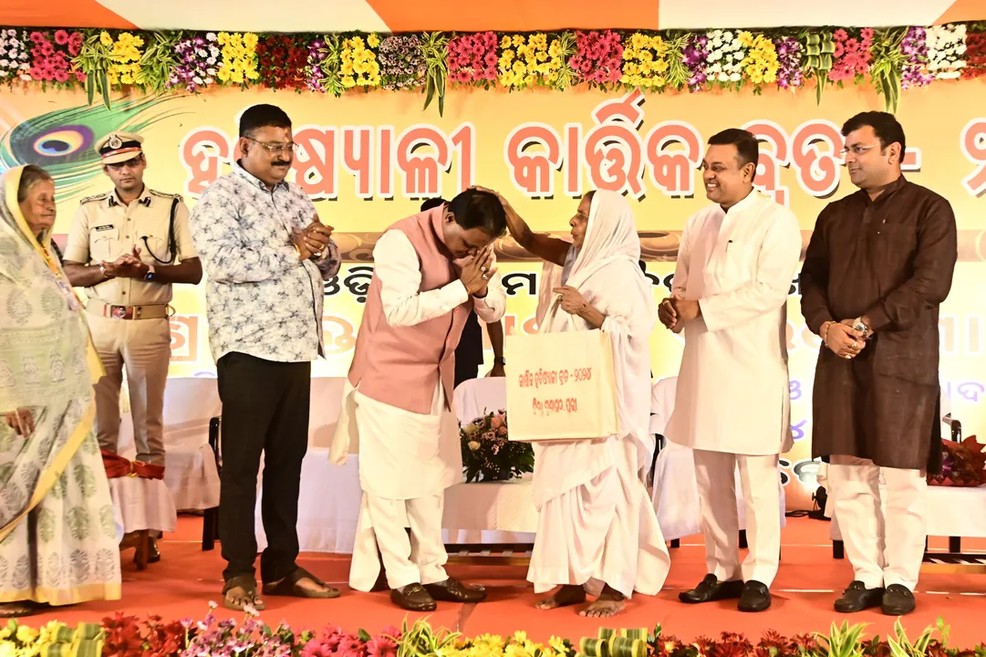  ହବିଷ୍ୟାଳିଙ୍କୁ ମୁଖ୍ୟମନ୍ତ୍ରୀ କହିଲେ- ଆପଣମାନେ ଭଲରେ ରୁହନ୍ତୁ, ଆନନ୍ଦରେ ରୁହନ୍ତୁ