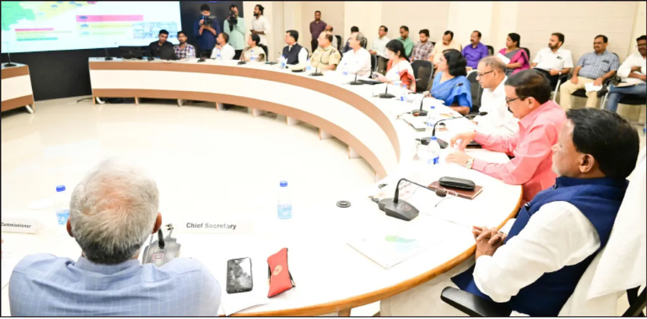  ବାତ୍ୟା ମୁକାବିଲା ନେଇ ମୁଖ୍ୟମନ୍ତ୍ରୀଙ୍କ ପ୍ରସ୍ତୁତି ବୈଠକ: ୨୩ରୁ ୨୫ ଯାଏଁ ୧୪ ଜିଲ୍ଲାର ସ୍କୁଲ ଛୁଟି
