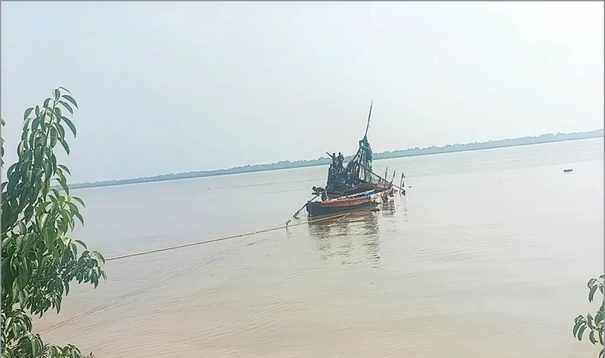  ଧାମରା ଜେଟିରେ ବୁଡ଼ିଗଲା ବୋଟ୍‌: ଅଳ୍ପକେ ବର୍ତ୍ତିଲେ ୬ ମତ୍ସ୍ୟଜୀବୀ