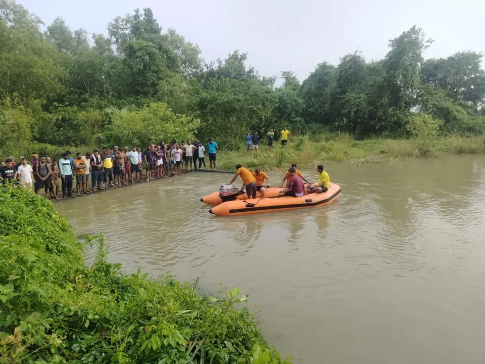  ବନ୍ୟାପାଣିରେ ଭାସିଗଲେ କଲେଜ ଛାତ୍ର, ଉଦ୍ଧାର କାର୍ଯ୍ୟ ଜାରି