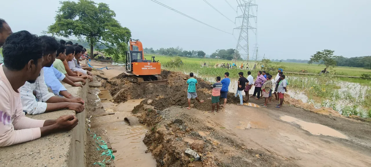  ବୈଶିଙ୍ଗା-ମାଣତ୍ରୀ ରାସ୍ତା ବିଛିନ୍ନ: ଘଟଣାସ୍ଥଳରେ ଜିଲ୍ଲାପାଳ ଓ ଏସପି