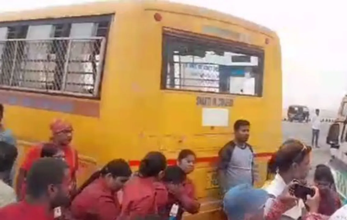  ସ୍କୁଲ୍ ବସ୍ କୁ ଧକ୍କା ଦେଲା ଯାତ୍ରୀବାହୀ ବସ୍, ୧୦ ଛାତ୍ରୀ ଆହତ
