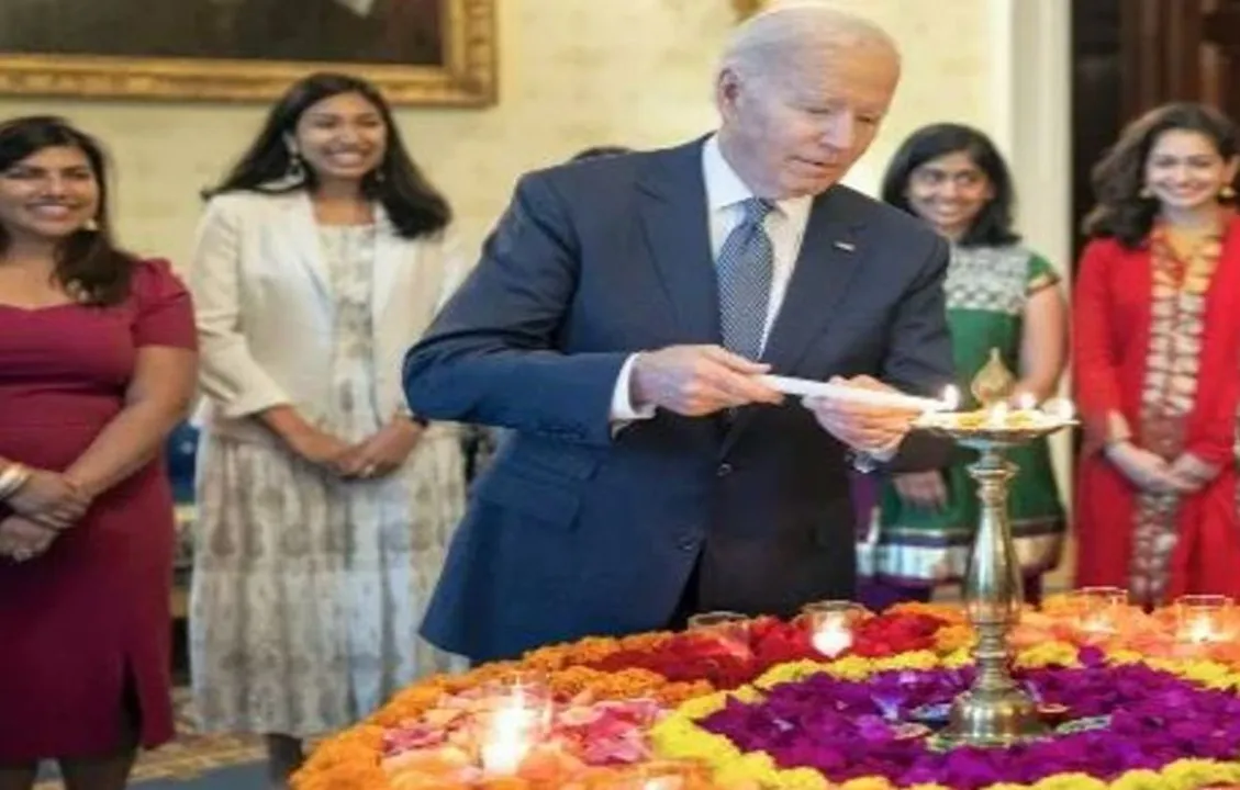  ବାଇଡେନ ହ୍ୱାଇଟ ହାଉସରେ ଶେଷ ଦୀପାବଳି ପାଳନ କଲେ, ହାରିସ୍ ଅନୁପସ୍ଥିତ