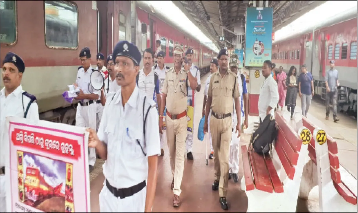  ଦୀପାବଳି ସତର୍କତା: ଟ୍ରେନ୍‌ରେ ଅଗ୍ନିକାଣ୍ଡ ରୋକିବା ଲାଗି ସୁରକ୍ଷା ଅଭିଯାନ