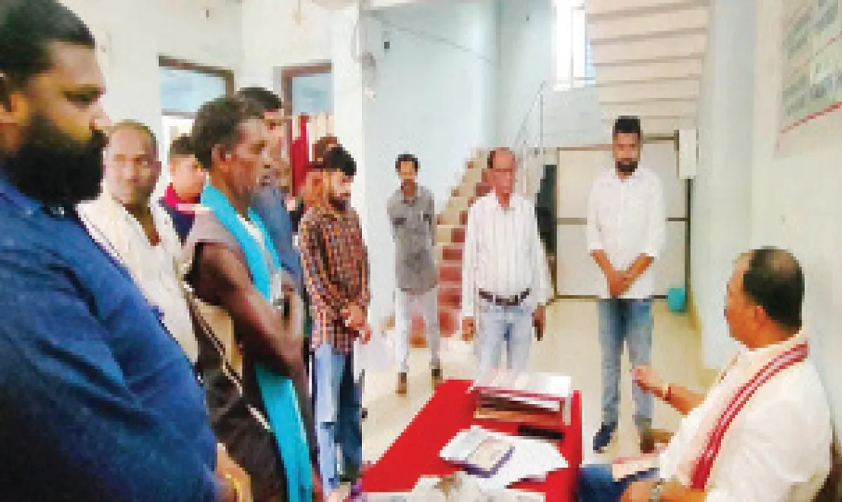  ଶ୍ରମ ବିଭାଗ କାର୍ଯ୍ୟକୁ ନେଇ ବିଗିଡ଼ିଲେ ବିଧାୟକ: ୫ବର୍ଷର ସହାୟତା ହିସାବ ମାଗିଲେ