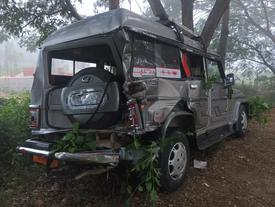  ତେଲିବନ୍ଧ ଛକ ନିକଟରେ ବୋଲେରୋକୁ ଧକ୍କା ଦେଲା ଟ୍ରକ୍, ଚାଳକ ଅଟକ