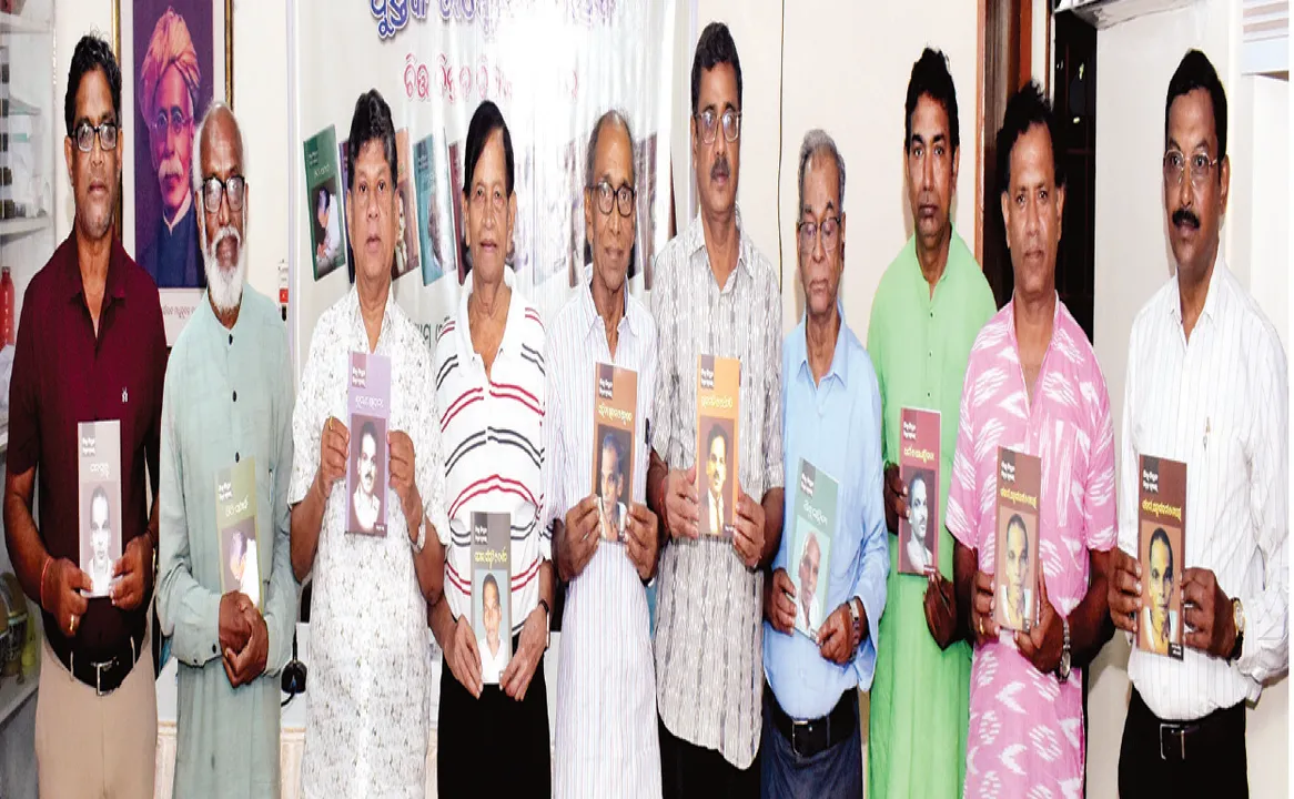  ‘ଚିତ୍ତ ଚିନ୍ତନ: ଚିତ୍ତଙ୍କ ଭାଷାରେ’ ୧୦ଟି ପୁସ୍ତକର ପାଠକାର୍ପଣ
