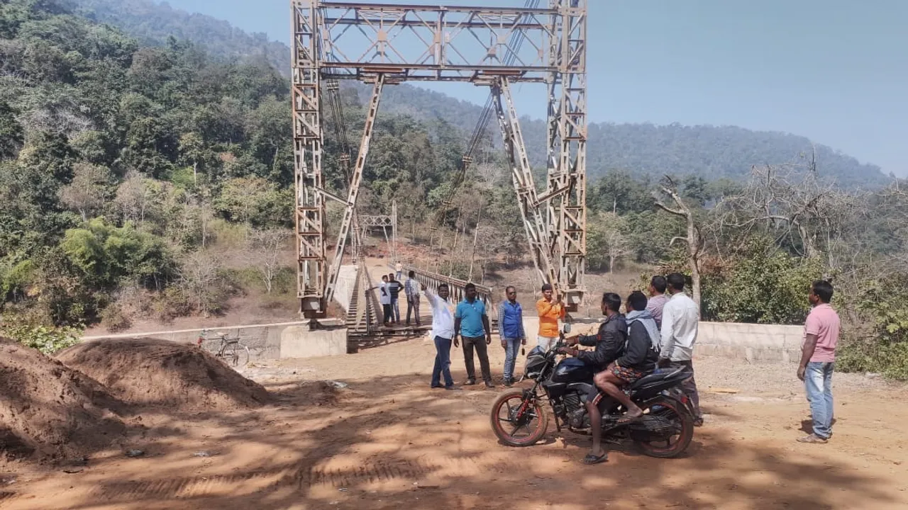  ପର୍ଯ୍ୟଟକଙ୍କୁ ଆକୃଷ୍ଟ କରୁଛି ସାର୍କୁବନ୍ଧ ଝୁଲା ପୋଲ