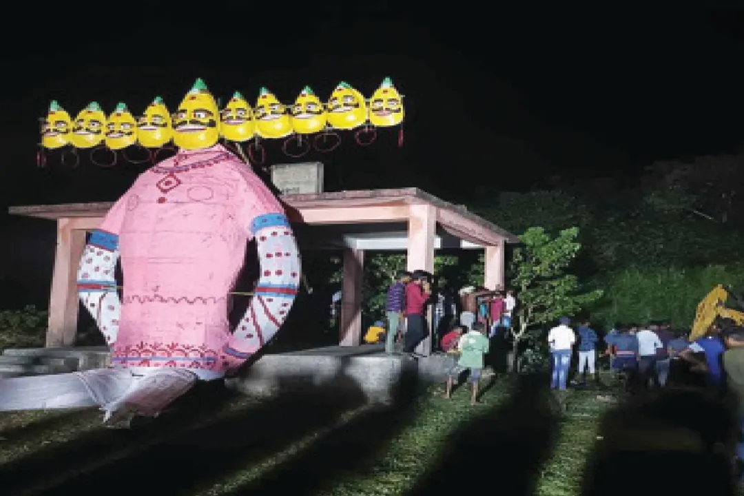 ଗୋଷ୍ଠୀ ବିବାଦରୁ ଭାଙ୍ଗିଲା ପରମ୍ପରା: ପୋତା ହେଲା ମହୀରାବଣ ପ୍ରତିକୃତି