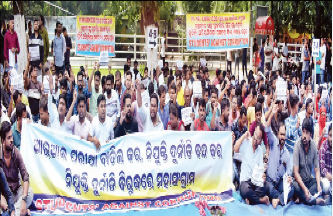  ଆର୍‌ଆଇ ପରୀକ୍ଷା ବାତିଲ ଦାବିରେ ଷ୍ଟୁଡେଣ୍ଟସ୍‌ ଏଗେନ୍‌ଷ୍ଟ କରପ୍‌ସନ୍‌ର ଆନ୍ଦୋଳନ ଜାରି