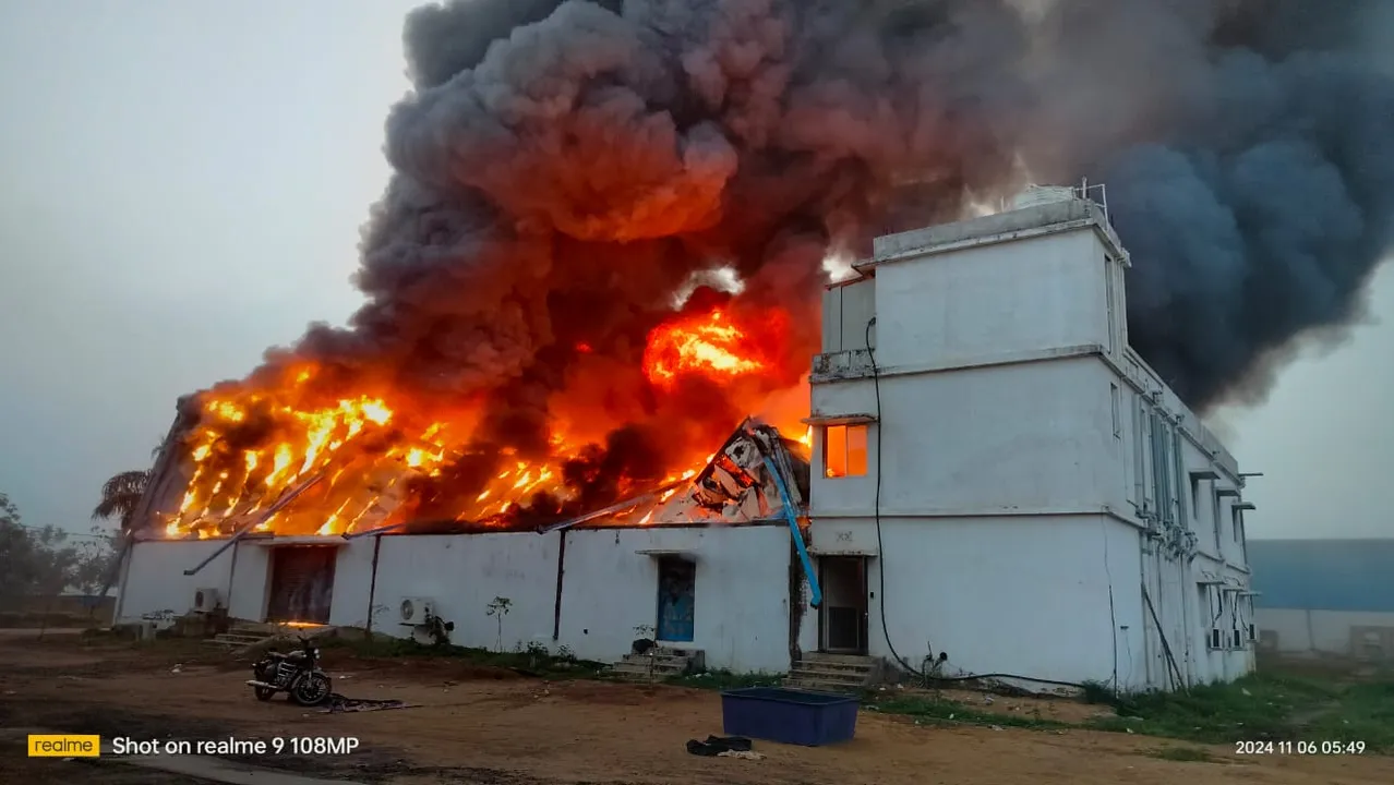  ସାରୁଅସ୍ଥିତ ଷ୍ଟୁଡିଓରେ ଅଗ୍ନିକାଣ୍ଡ: ଜଳିଗଲା ଲକ୍ଷାଧିକ ଟଙ୍କାର ଆସବାବପତ୍ର
