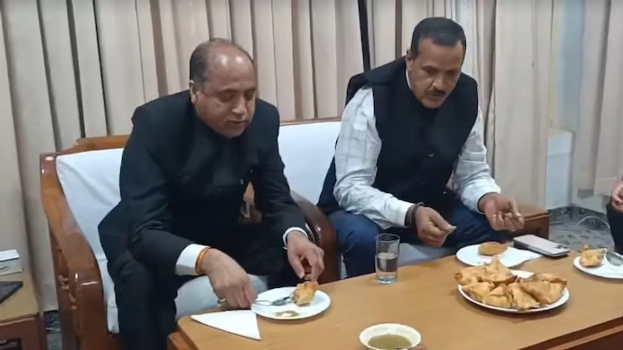  ସୁଖବିନ୍ଦରଙ୍କୁ ପରିହାସ କରି ସମୋସୋ ପାର୍ଟି ଦେଲେ ପୂର୍ବତନ ମୁଖ୍ୟମନ୍ତ୍ରୀ