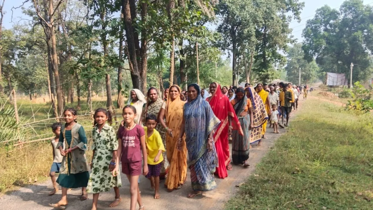  ପୁଲିସ କ୍ୟାମ୍ପ ନହଟାଇବାକୁ ଗ୍ରାମବାସୀଙ୍କ ବିକ୍ଷୋଭ ପ୍ରଦର୍ଶନ