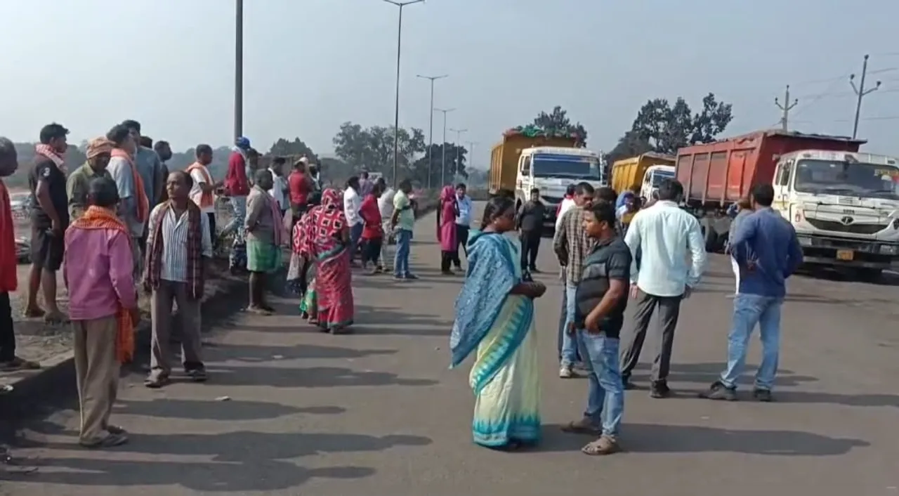  ଯୁବକଙ୍କ ମୃତ୍ୟୁ ପରେ ୨୧ ଘଣ୍ଟା ହେଲା ରାସ୍ତା ଉପରେ ଶବ ରଖି ଚାଲିଛି ରାସ୍ତାରୋକ