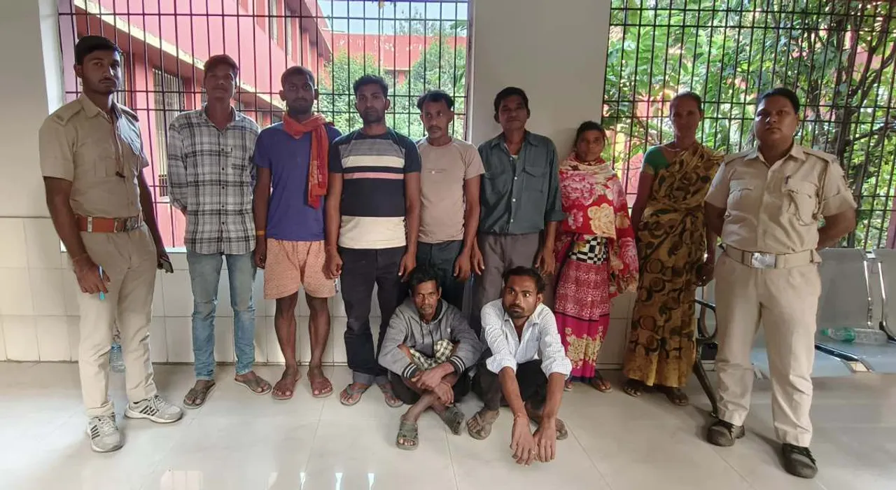  ଧରାପଡ଼ିଲେ ୧୫ ମହୁଲି ମଦ ବେପାରୀ: ୨୯୪ ଲିଟର ବେଆଇନ ମହୁଲି ମଦ, ୫୫୫ ଲିଟର ତାଡ଼ି ଜବତ