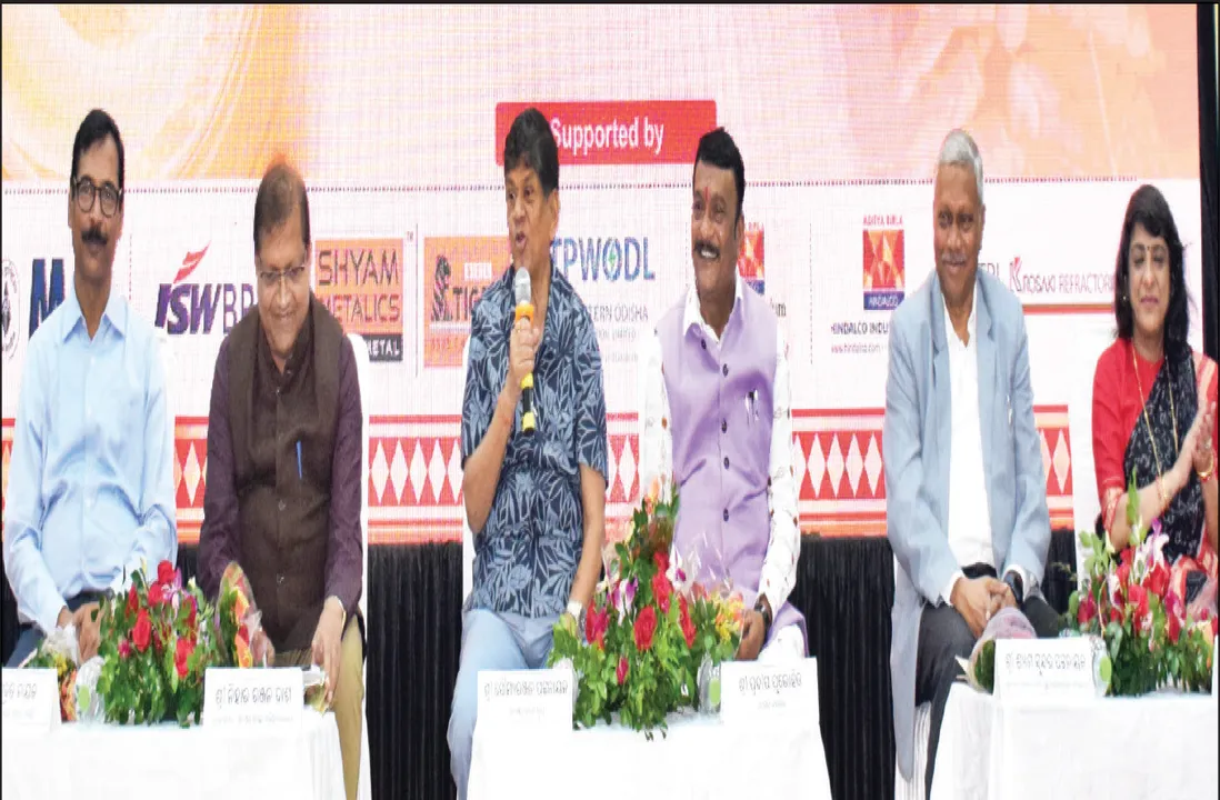  ସମ୍ବଲପୁରରେ ଗ୍ରାମୀଣ ଆତ୍ମନିର୍ଭରଶୀଳ ମହିଳା ସମାବେଶ ‘ଓଡ଼ିଶା-୫୦’: ‘ମା’ର ଆଶୀର୍ବାଦ ହିଁ ମଣିଷକୁ ସଫଳ କରେ’