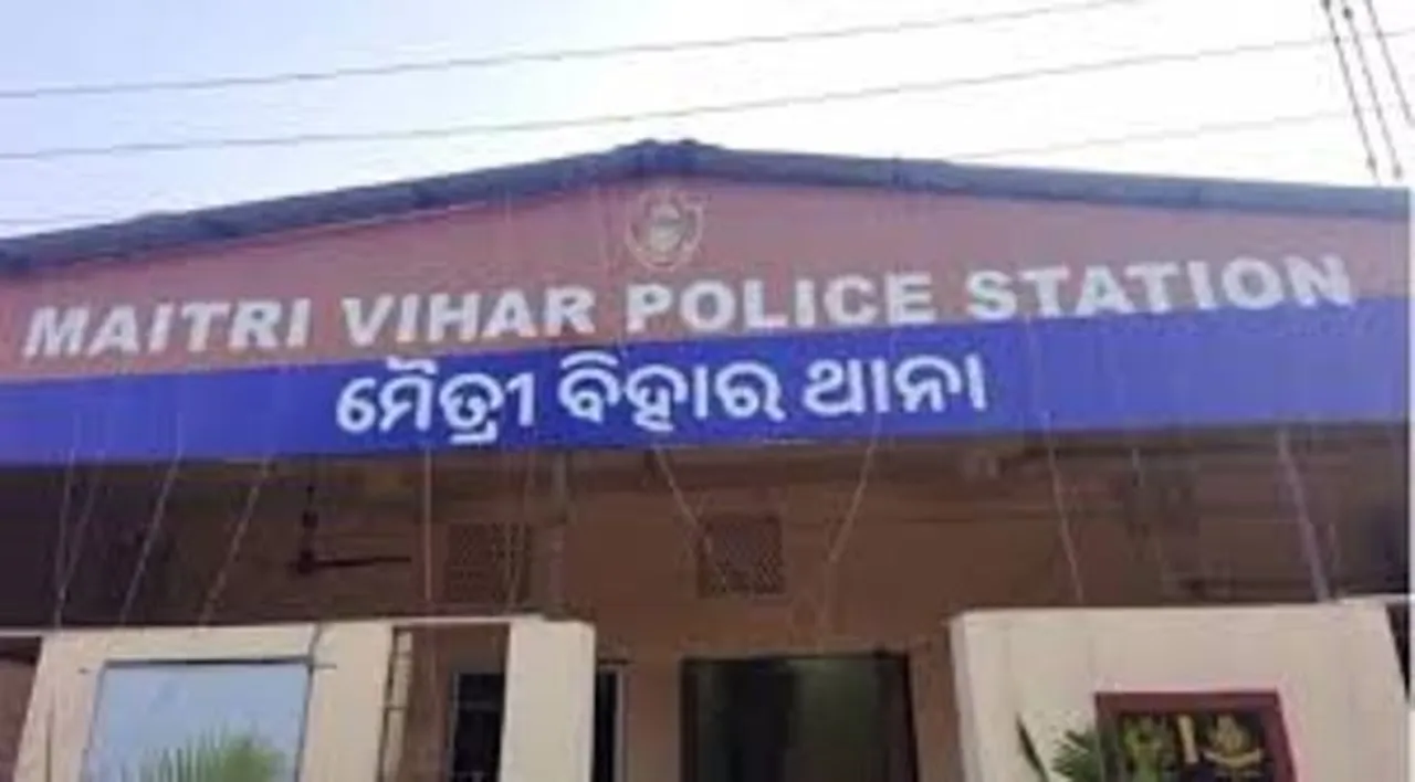  ଅନୈତିକ ସଂପର୍କକୁ ବିରୋଧ: ମାଆ ଆଗରେ ପୁଅଝିଅଙ୍କୁ ଚେଙ୍କ ଦେଲା ପ୍ରେମିକ