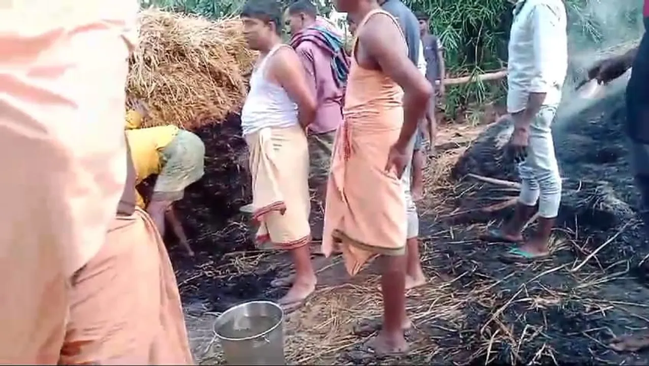  ଚାଷୀ ମୁଣ୍ଡରେ ଚଡ଼କ: ନିଆଁ ଲାଗି ଜଳିଗଲା ଦୁଇ ଏକର ଜମିରୁ ଅମଳ ଧାନ ଗଦା