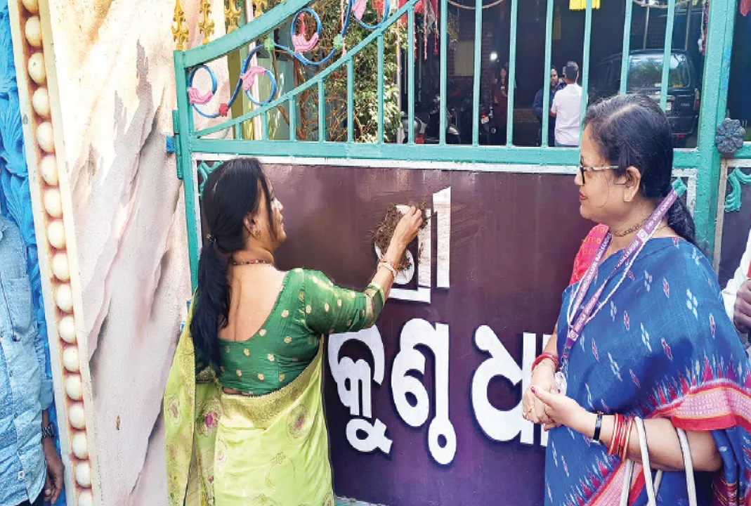  ସରକାରୀ ଜମିରେ ଶ୍ରୀବୈକୁଣ୍ଠ ଆଶ୍ରମ: ଆଶ୍ରମରେ ‘ପଲଙ୍କ ସେବା’ ଚାଲିଥିବା ଅଭିଯୋଗ