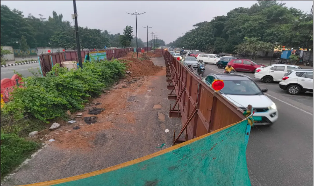  ମେଟ୍ରୋ ରାସ୍ତାରେ ବିଏମ୍‌ସି କଣ୍ଟା: ଟ୍ରାଫିକ୍‌ ଶୃଙ୍ଖଳାକୁ ଗୁରୁତ୍ବ