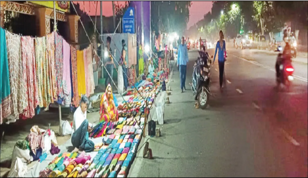  ରାଜଧାନୀ ରାସ୍ତାକଡ଼ରେ ମିନି ଭାରତ: କମ୍‌ମୂଲ୍ୟରେ ମିଳୁଛି ପୋଷାକ, ଖାଦ୍ୟ ଓ ଅଳଙ୍କାର