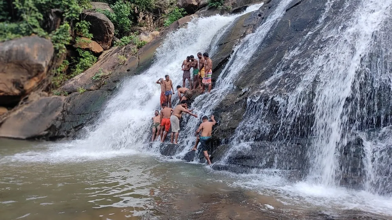  ପ୍ରଶାସନର ଦୃଷ୍ଟି ଆଢୁଆଳରେ ବଣ୍ଡାଘାଟିର ଲୁକ୍କାୟତ ଜଳପ୍ରପାତ ‘ଡାଲଖାଇ‘