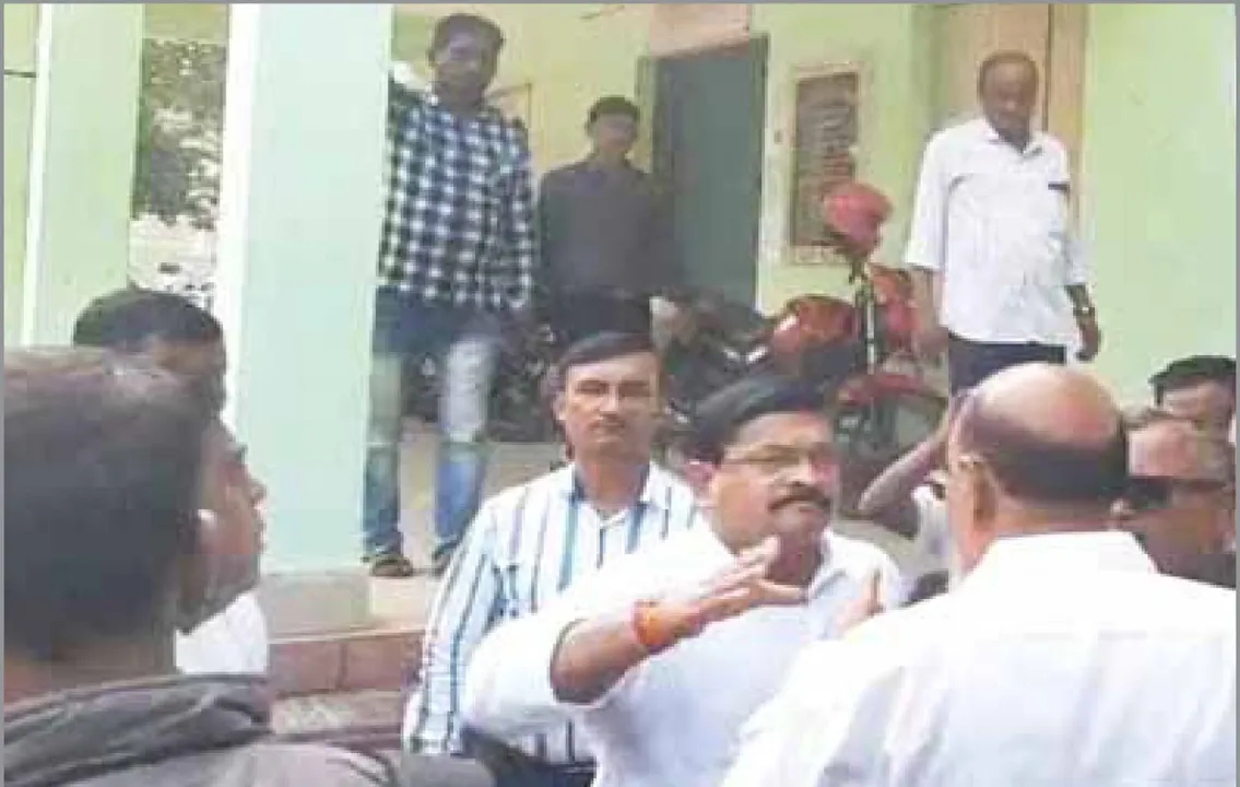  ଟଙ୍କା ନେଣଦେଣ ବିବାଦ: ପୂର୍ବତନ ପଞ୍ଚାୟତ ସମିତି ଅଧୢକ୍ଷ-ପ୍ରାଧୢାପକ ହାତାହାତି