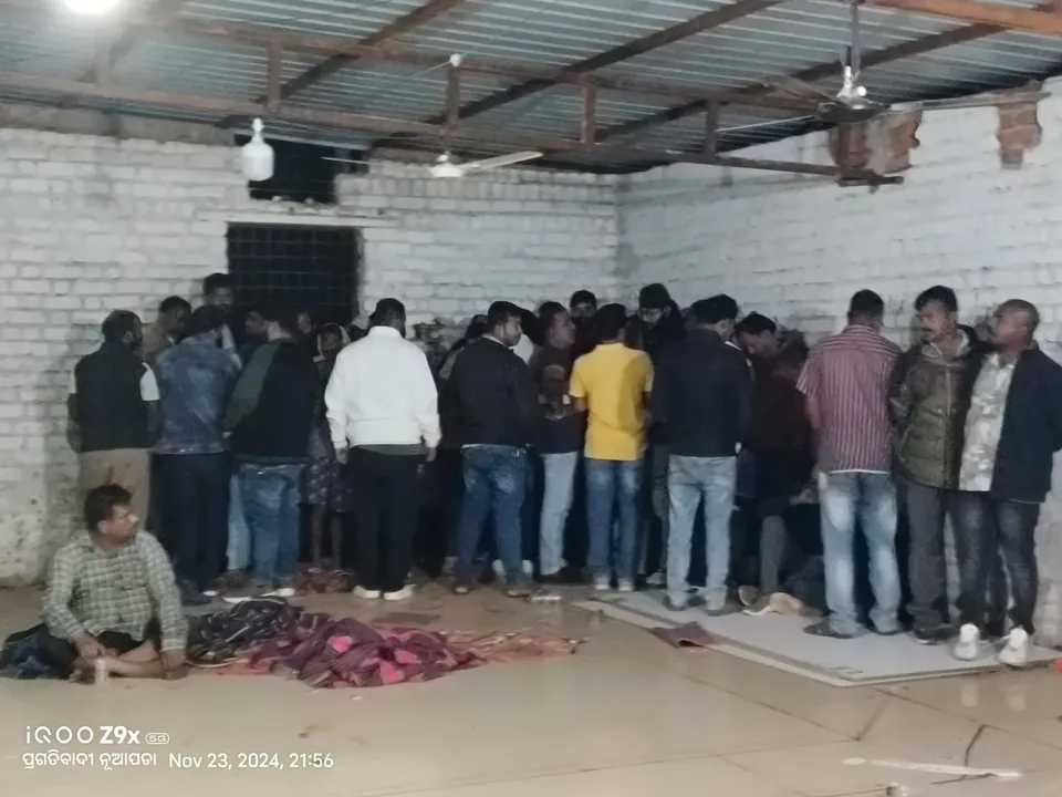  ଠେଲକୋବେଡ଼ାରେ ବଡ଼ ଧରଣର ଚଢ଼ଉ: ୮୦ ଜୁଆଡ଼ି ଗିରଫ, ୫୦ ଲକ୍ଷରୁ ଅଧିକ ଟଙ୍କା ଜବତ