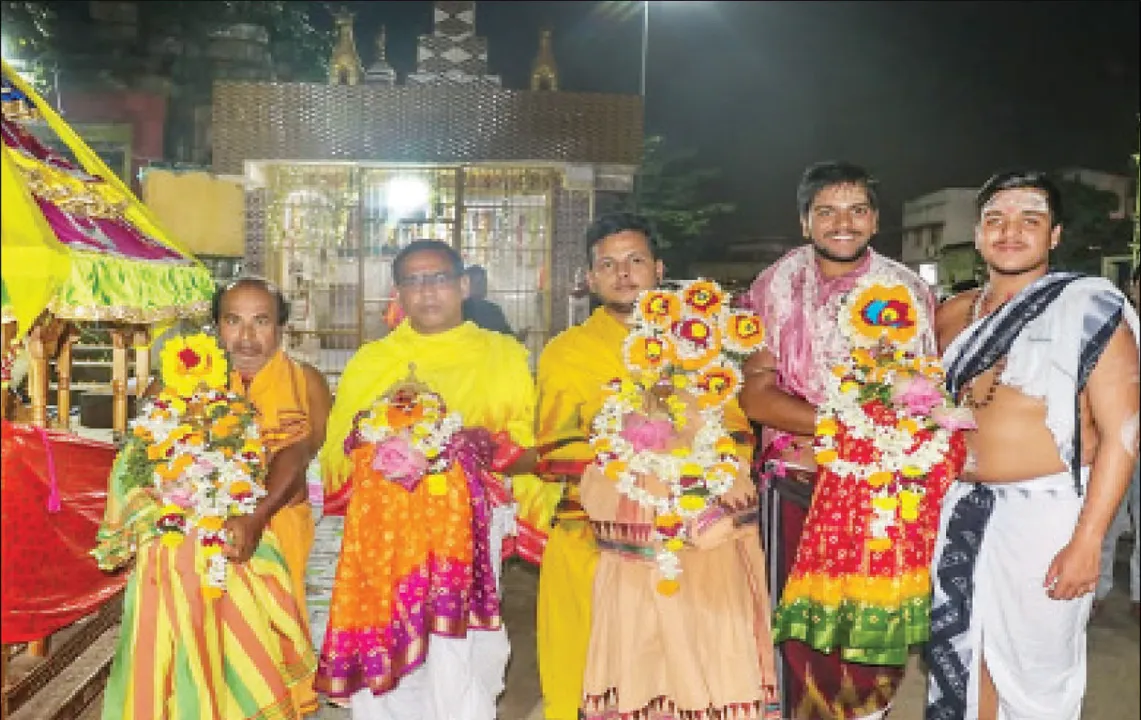  ମାମୁଘର ମୈତ୍ରେଶ୍ବର ମନ୍ଦିରରେ ପଢ଼ୁଆଁ ହେଲେ ଲିଙ୍ଗରାଜ