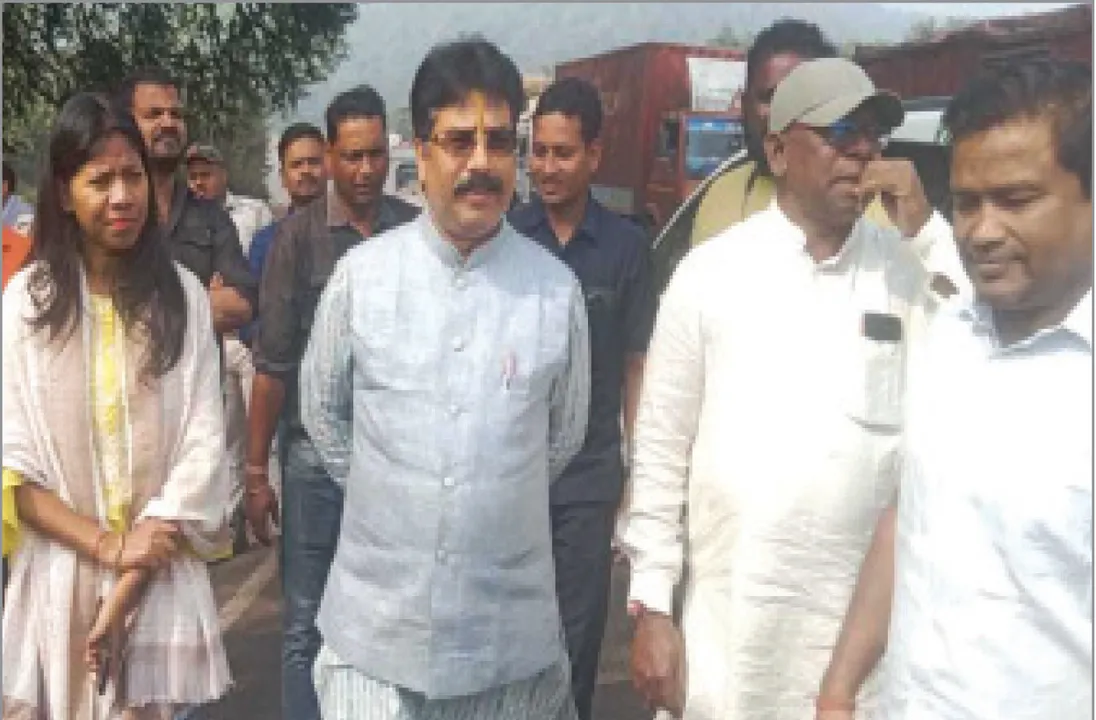  ଏନ୍‌ଏଚ୍‌ଏଆଇ ପିଡିଙ୍କୁ ଚେତାବନୀ ଦେଲେ ନଗର ଉନ୍ନୟନ ମନ୍ତ୍ରୀ: ‘ମନ୍ଥର କାର୍ଯ୍ୟ ପାଇଁ ଜେଲ୍‌ ଯିବ, ନହେଲେ ନିଲମ୍ବିତ ହେବ’
