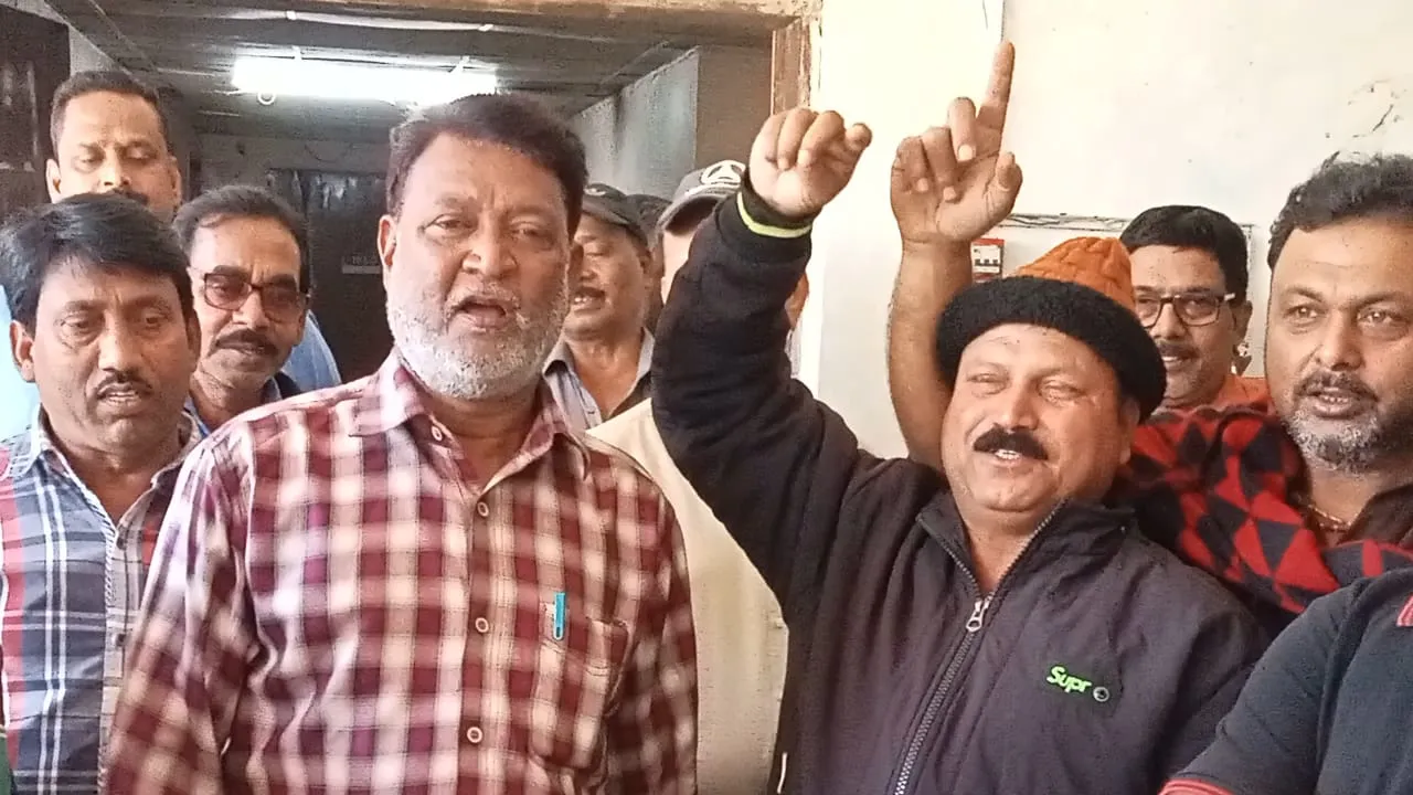  ୧୫ ମାସର ଦରମା ବାକି: ବିଏସ୍‌ଏଲ୍‌ କାର୍ଯ୍ୟାଳୟ ଘେରାଉ କଲେ ଶ୍ରମିକ