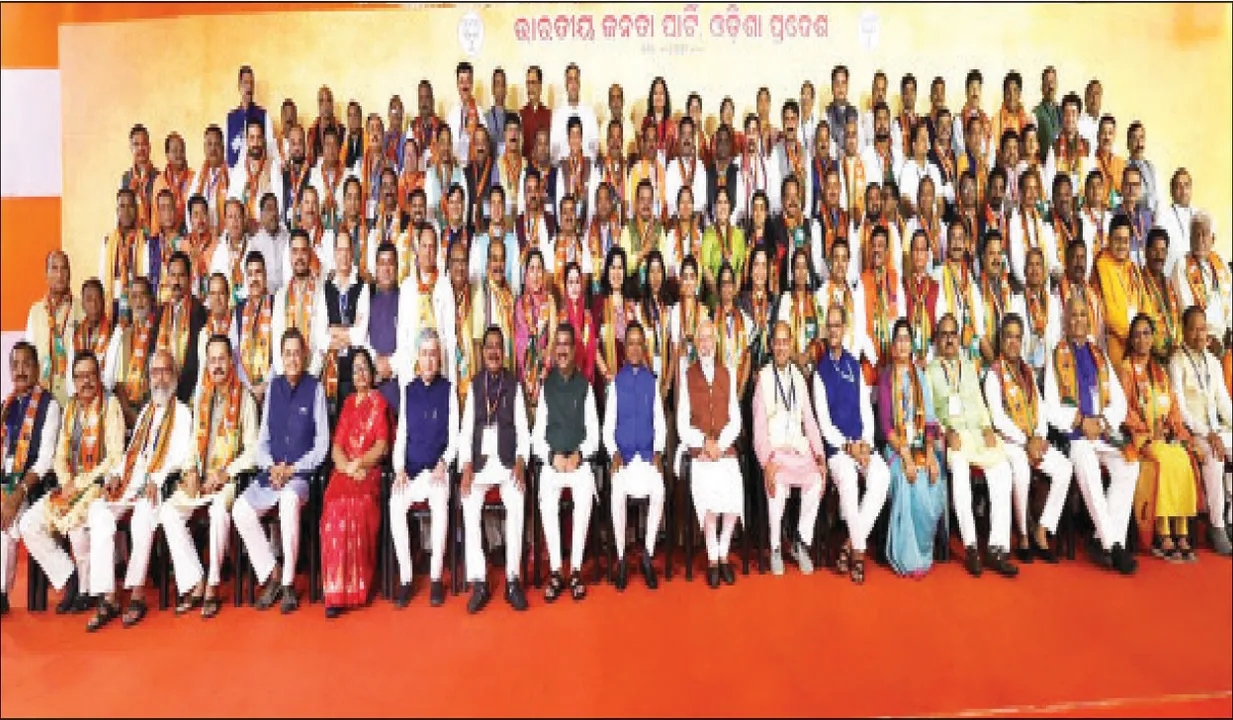  ବିଜେପି କାର୍ଯ୍ୟାଳୟରେ ରହିଲେ ତିନି ଘଣ୍ଟା: ସଂଗଠନକୁ ମଜଭୁତ କରିବାକୁ କହିଲେ