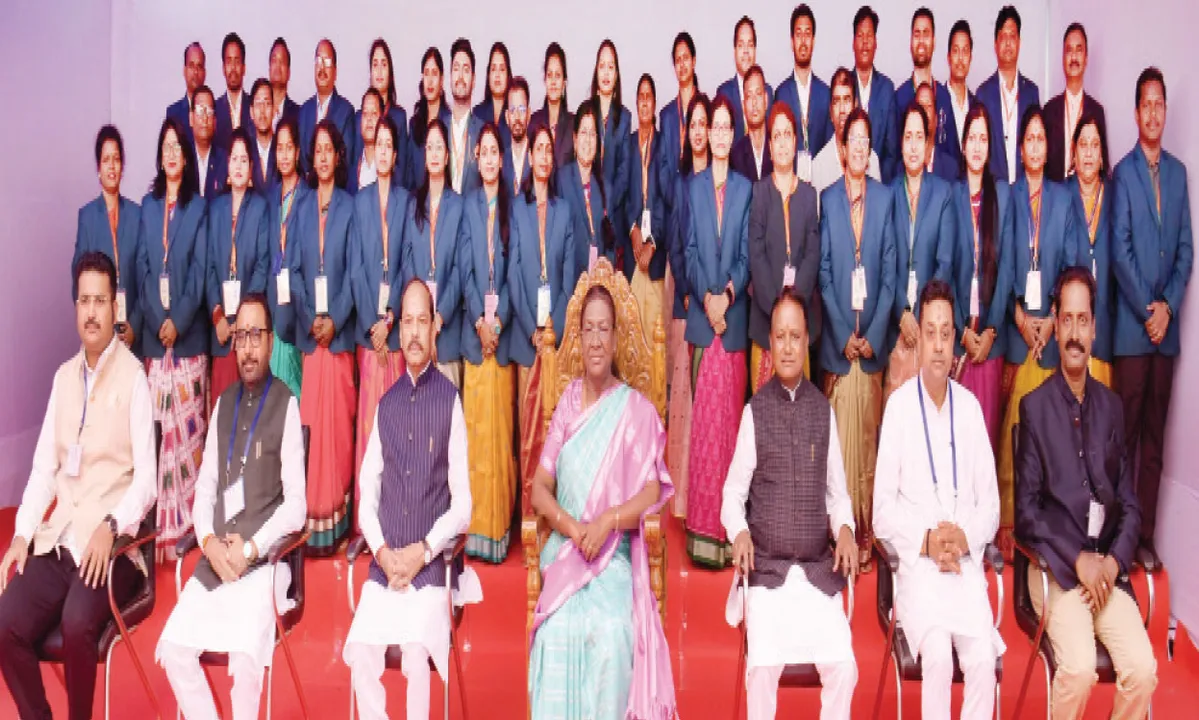  ଗୋପବନ୍ଧୁ ଆୟୁର୍ବେଦ ମହାବିଦ୍ୟାଳୟ ହୀରକ ଜୟନ୍ତୀରେ ରାଷ୍ଟ୍ରପତି: ‘ଅଧିକ ଗବେଷଣା ପ୍ରାଚୀନ ଆୟୁର୍ବେଦ ପ୍ରତି ଆସ୍ଥା ବଢ଼ାଇବ’