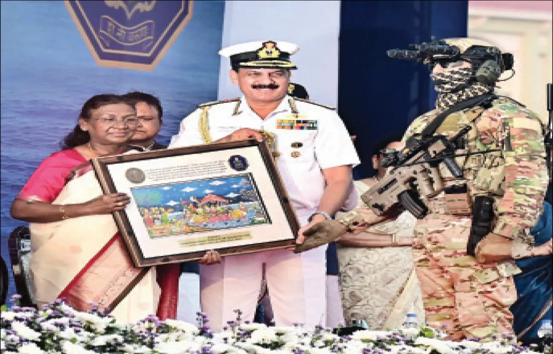  ସମୁଦ୍ରରେ ନୌସେନାର ଶୌର୍ଯ୍ୟ ପ୍ରଦର୍ଶନ: ପୁରୀ ବେଳାଭୂମି ପାଲଟିଲା ଜନସମୁଦ୍ର