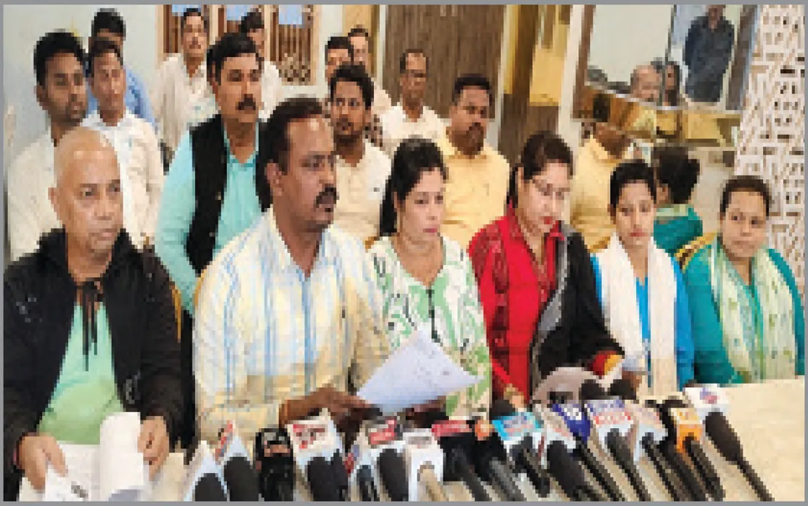  ବିଏମ୍‌ସିରେ ବିଜେଡି କର୍ପୋରେଟର୍‌ ଦୁଇଫାଳ: ଆଇନର ଆଶ୍ରୟ ନେବାକୁ ଚେତାବନୀ