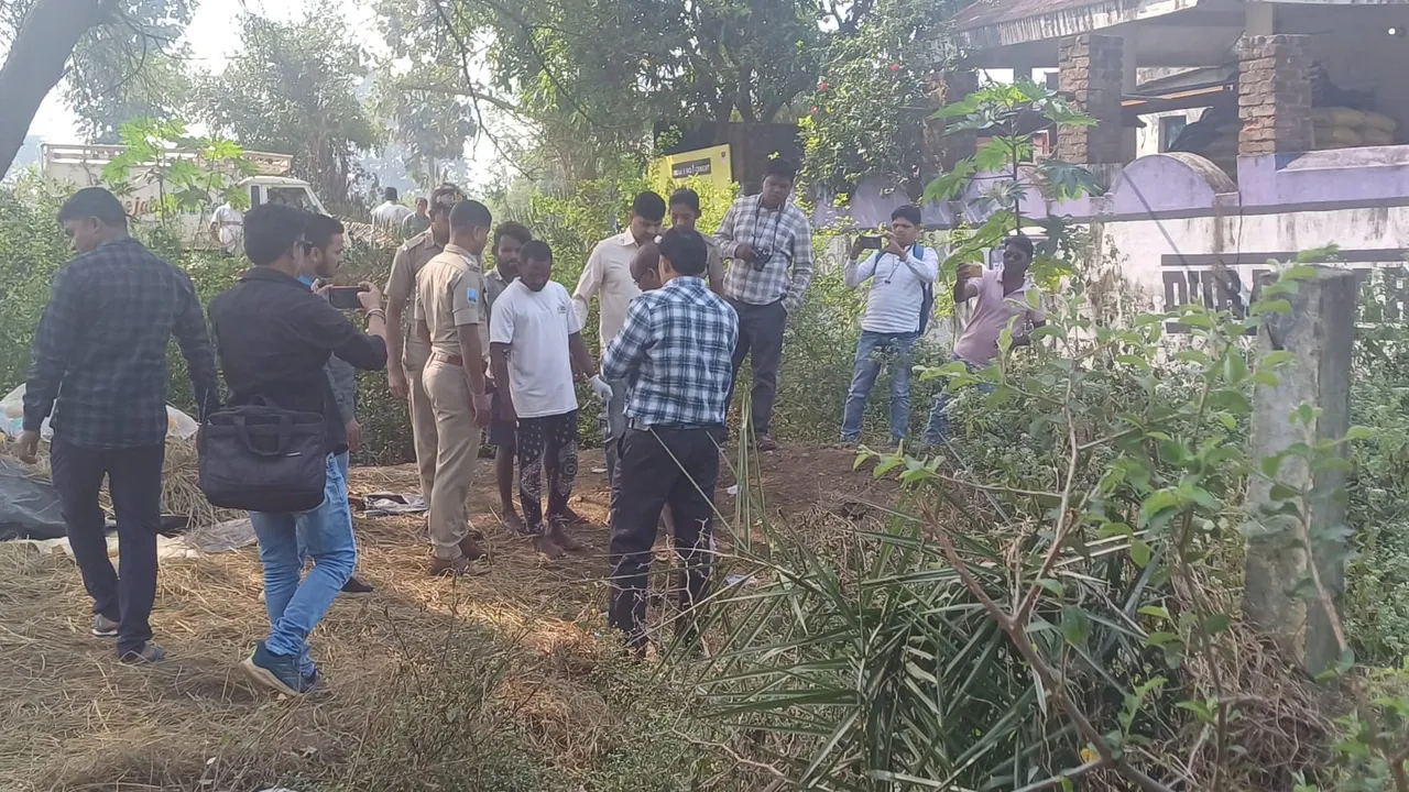  ଦେଓଗାଁରେ ବୀଭତ୍ସ ହତ୍ୟାକାଣ୍ଡ: ଦୁଇ ଅଭିଯୁକ୍ତ ଗିରଫ, ରେଳ ଧାରଣାରୁ ମିଳିଲା ଶବ