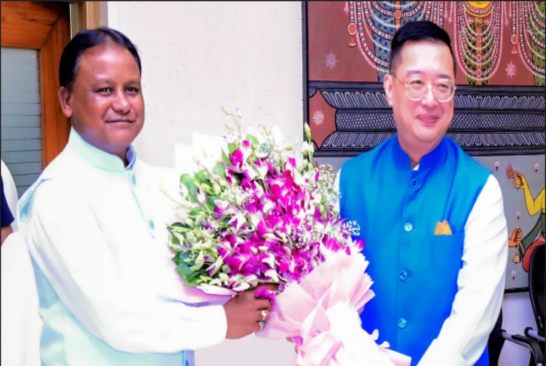  ‘ଉତ୍କର୍ଷ ଓଡ଼ିଶା’ର ପ୍ରଥମ ସହଯୋଗୀ ସିଙ୍ଗାପୁର: ମୁଖ୍ୟମନ୍ତ୍ରୀଙ୍କୁ ଭେଟିଲେ ସିଙ୍ଗାପୁର ଉଚ୍ଚାୟୁକ୍ତ
